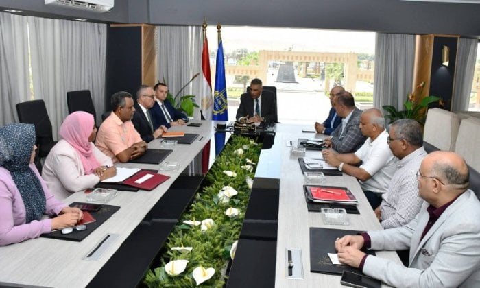 التعاون وروح الفريق: مفتاح تحسين خدمات أسوان وتنميتها