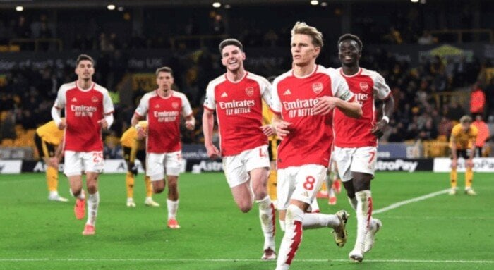 التقاء العملاقين: Arsenal vs Leeds United في الدوري الإنجليزي