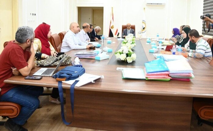 المنشاوي يقود اجتماع لجنة تقييم تحويلات طلبة جامعة أسيوط الأهلية