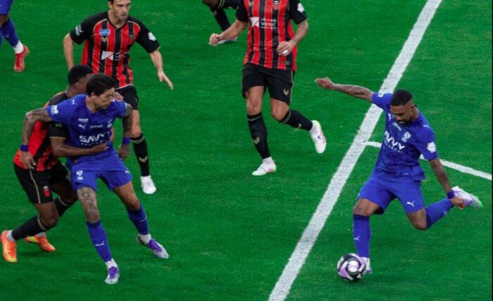 الهلال يبدأ حملة الدوري السعودي بانتصار على الرياض