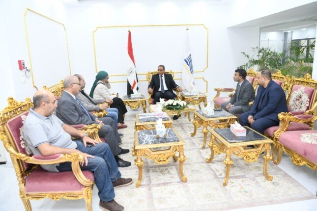 تعاون بين محافظ قنا ورئيس معهد تكنولوجيا المعلومات لدعم تأهيل الشباب