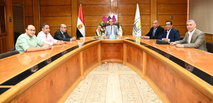 تعزيز التعاون بين جامعة أسيوط ومديرية الصحة
