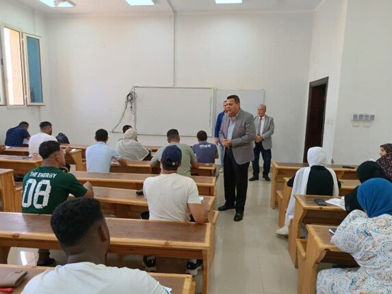 تفقد رئيس جامعة بني سويف التكنولوجية لاختبارات الدور الثاني