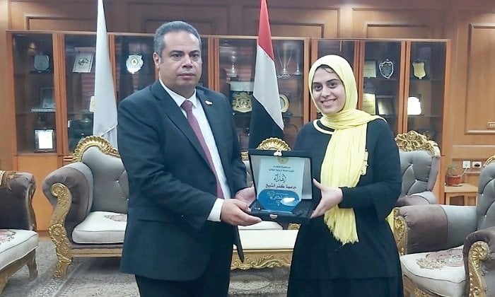 تكريم طالبة كفرالشيخ الفائزة بالمركز الثاني في مشروع Edu Play