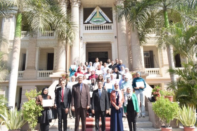 توزيع شهادات التدريب لطلاب أول مدرسة صيفية طبية في جامعة بنها