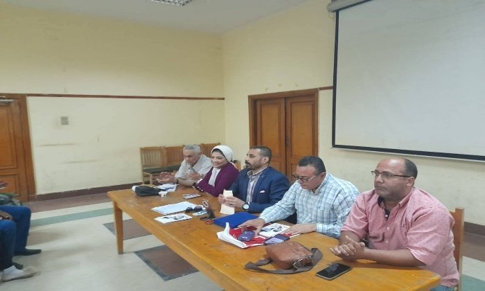 توقيع أوراق من دفتر منخوليا: أمسية أدبية مع سعاد السعيد في مكتبة مصر
