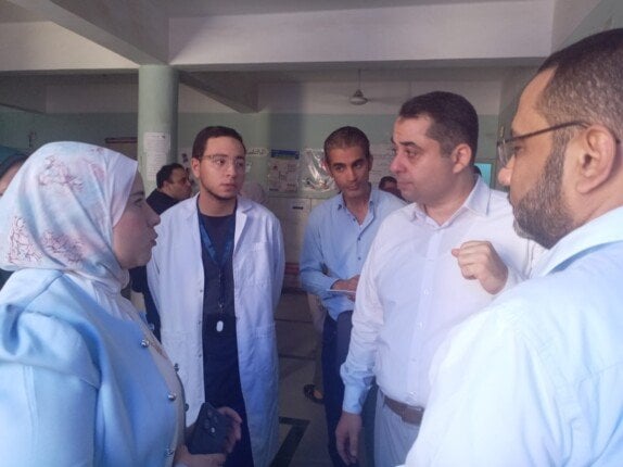 جولة تفقدية لمساعد وزير الصحة في قنا لمراقبة جودة الخدمات الصحية