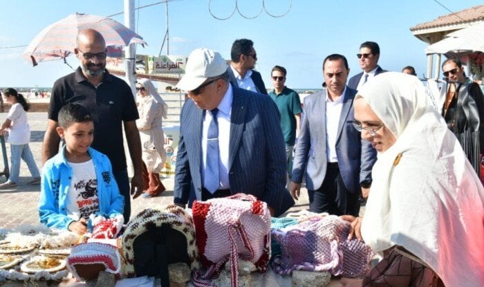 جولة محافظ الدقهلية في معرض أيادي مصر للحرف اليدوية بشاطئ جمصة