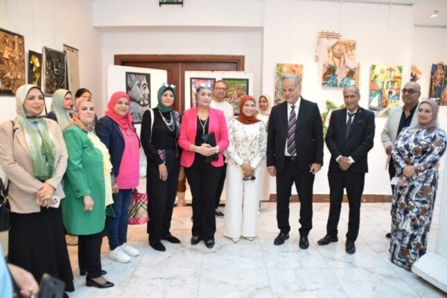 جولة مدير التعليم في معرض ختام مركز تنمية قدرات المبدعين في الفنون