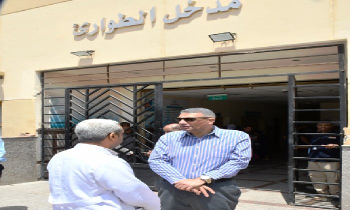 جولة مفاجئة: محافظ أسوان يتفقد مستشفى التخصصي بالصداقة الجديدة