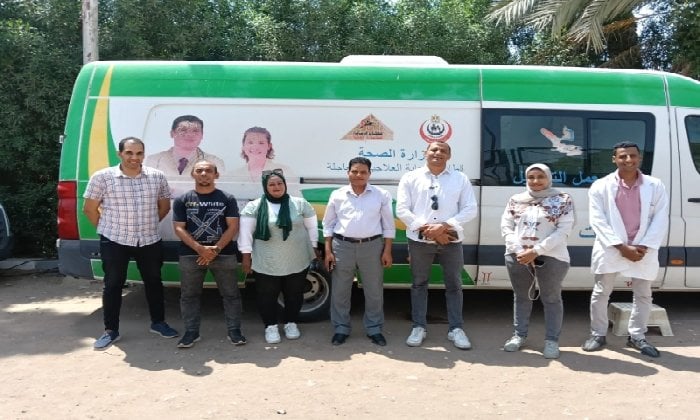 جولة وكيل وزارة الصحة بالأقصر في القافلة الطبية لمركز شباب الصعايدة