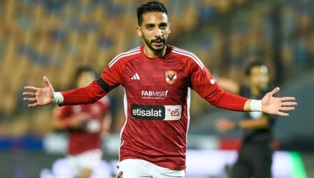 جون إدوارد يحقق تحولاً مثيراً في صفقة تجديد كريم فؤاد مع الأهلي