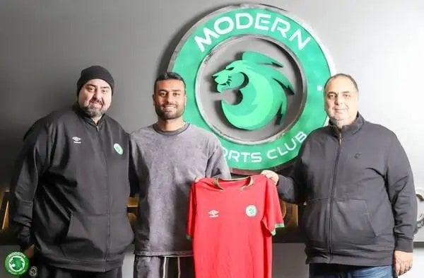 حسام حسن يحتفل وسط غضب جماهير الأهلي بعد هدفه