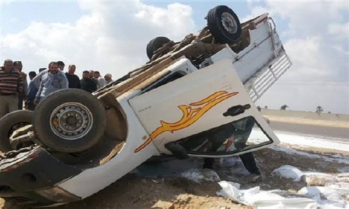 ستة مصابين جراء انقلاب سيارة ربع نقل في صحراء الفيوم