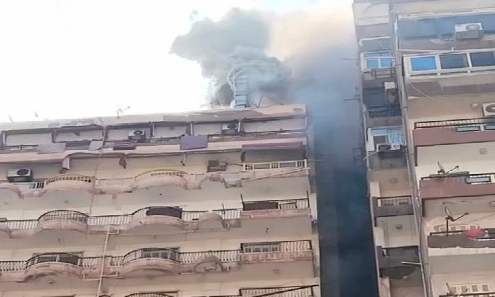 سيطرة على حريق كبير بمطعم مشهور في المندرة دون وقوع إصابات