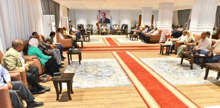 ضبط الأداء الإداري: محافظ أسيوط يؤكد على أهمية الانضباط لتحقيق التنمية