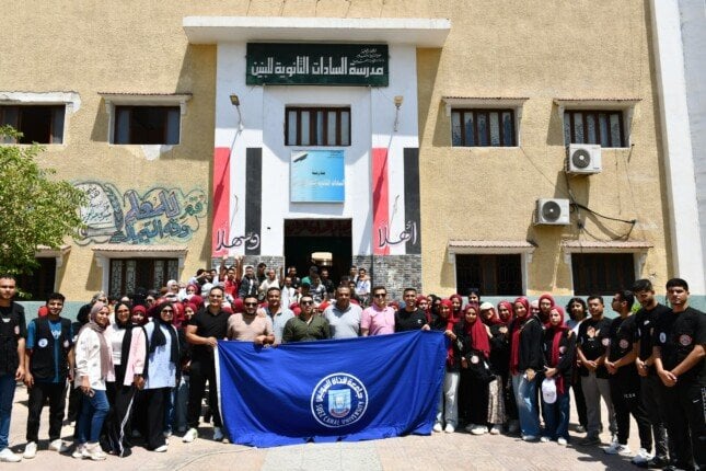 طلاب قناة السويس يتفاعلون بنشاط مع جولة إعادة انتخابات مجلس الشيوخ