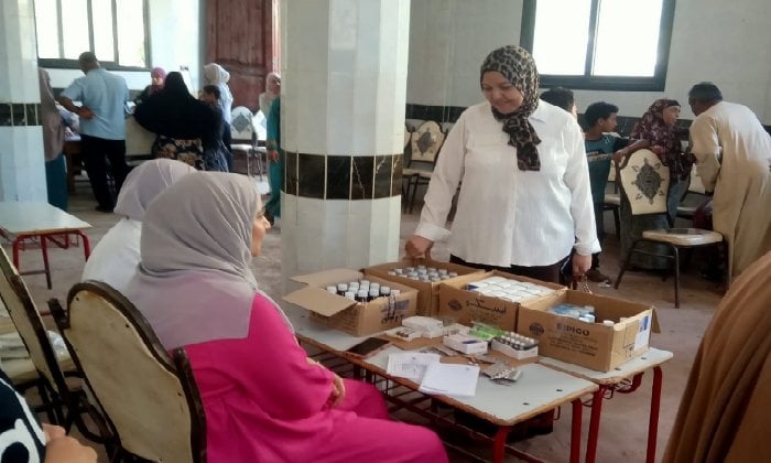 قافلة صحية مجانية تقدم الكشف والعلاج لـ215 مواطنًا في البحيرة