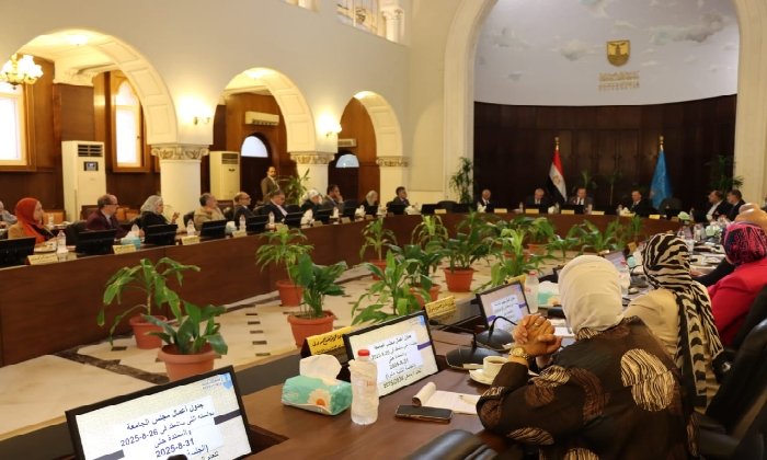 قرارات جامعة الإسكندرية: منح للطلاب وتطبيقات جديدة للذكاء الاصطناعي