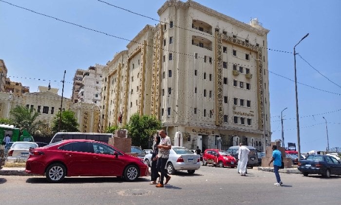 لحظة درامية: إغماء مروة يسري أثناء الجلسة في المحكمة الاقتصادية