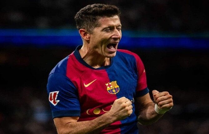 ليفاندوفسكي يستعد مع برشلونة لمواجهة ليفانتي