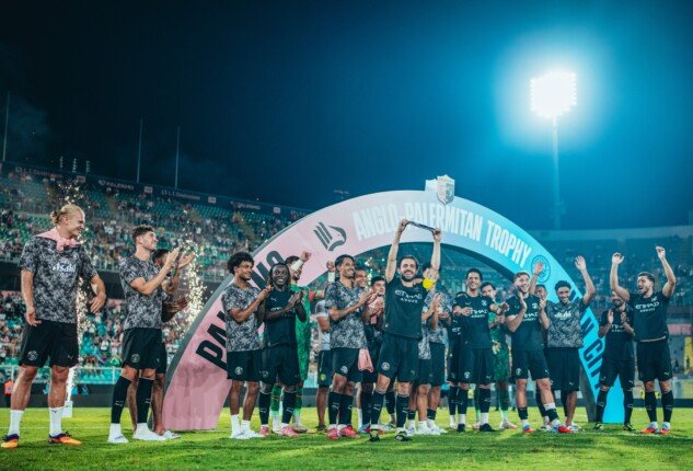 مانشستر سيتي يتوج بلقب أنجلو باليرميتان بعد انتصاره على باليرمو