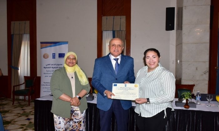 محافظ الأقصر يكرم 50 مشاركًا في ورشة عمل لتعزيز التنمية المحلية