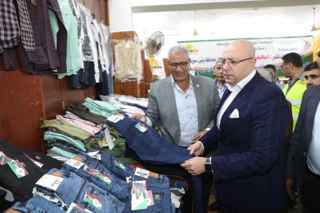 محافظ بني سويف يدشن توزيع الزي المدرسي للعائلات المحتاجة