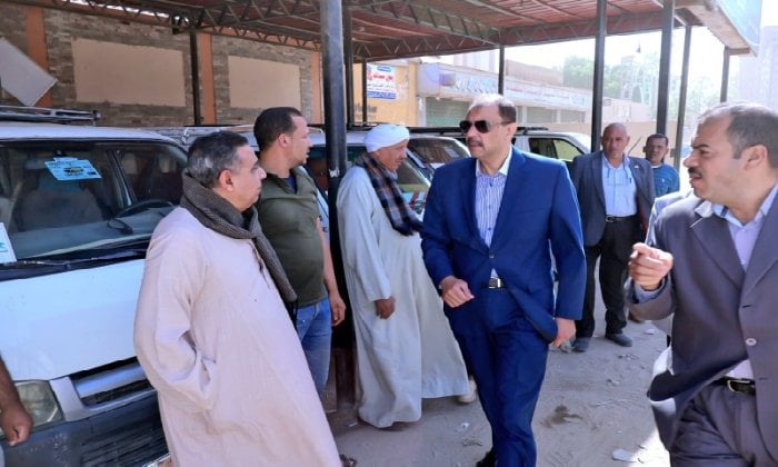 محافظ سوهاج يتيح تراخيص جديدة للسيارات الأجرة للتخفيف من الازدحام بالمواقف
