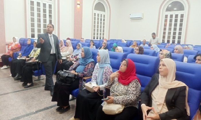 محافظ سوهاج يرصد بدء برنامج ‘المرأة تقود’ بالتعاون مع الأكاديمية الوطنية للتدريب