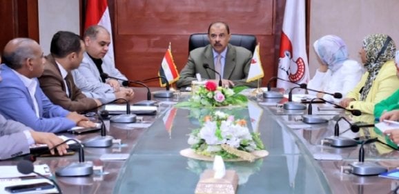 محافظ سوهاج يستعرض استراتيجيات تنشيط الأسواق الحضارية الجديدة