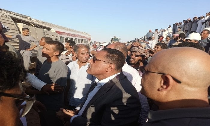 محافظ مطروح يتفقد موقع حادث انقلاب قطار زاوية العوامة