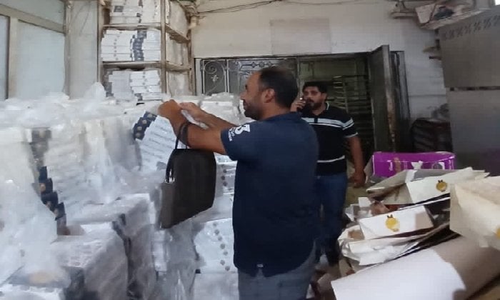 مداهمة محل في المحلة تضبط حلوى مولد فاسدة
