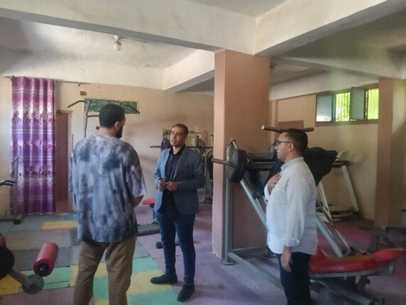مدير الرياضة بالقليوبية يتخذ إجراءات فورية ضد موظفين خلال تفقده لمراكز الشباب