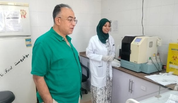 مدير تأمين البحر الأحمر يزور عيادات الهيئة في الغردقة