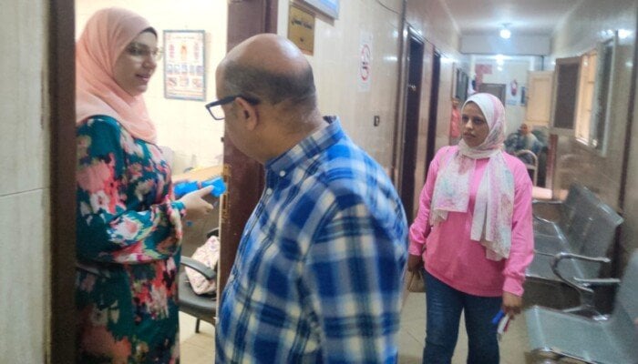 «مدير صحة أسيوط يراقب تقدم العمل في مركز الوليدية الصحي»
