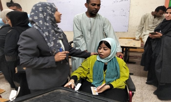 مسؤول انتخابي يدعم مشاركة ذوي الهمم في انتخابات الشيوخ بالأقصر
