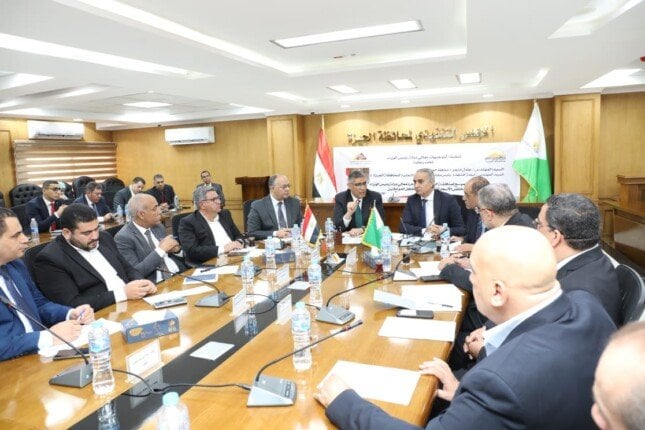 مشاورات محافظ الجيزة حول تنفيذ مبادرة خفض الأسعار الحكومية