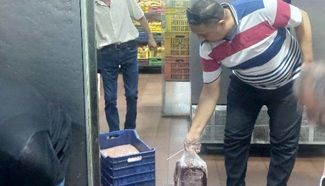 مصادرة 230 كيلو من اللحوم والدواجن الفاسدة في مطاعم كبرى بأسيوط