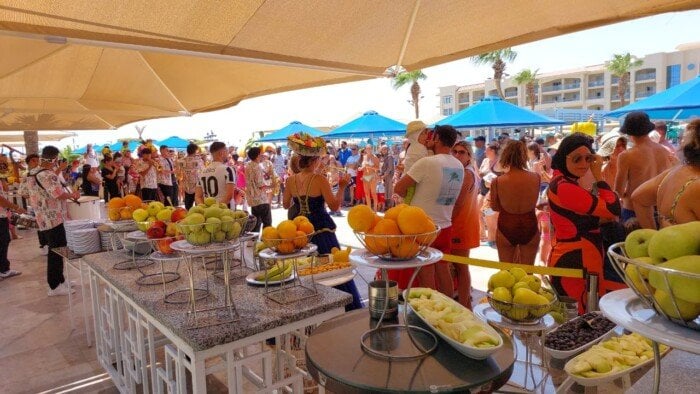 مهرجان الفواكه: احتفالية ساحلية تجذب السياح في الغردقة