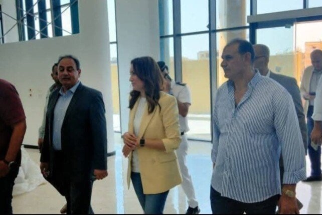نائب محافظ الجيزة تتابع تجهيزات مركز خدمات مصر بحدائق الأهرام