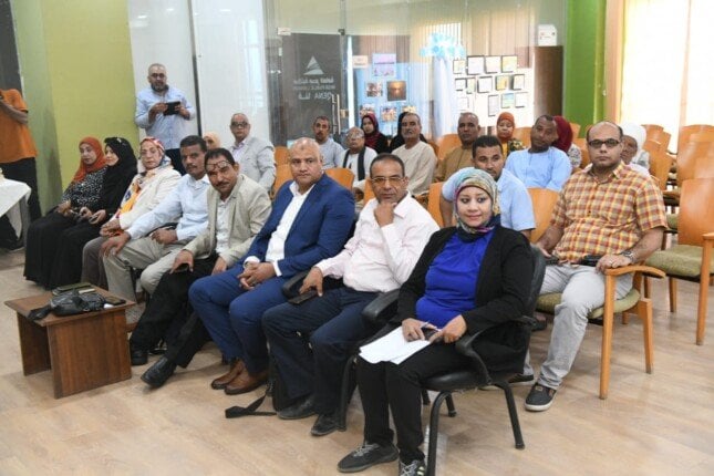 نائب محافظ قنا يساهم في حوار حول التصدي للتغير المناخي