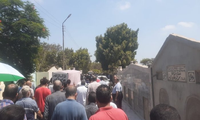 وداع مؤلم: تشييع جنازة ضحايا عقار الزقازيق المنهار