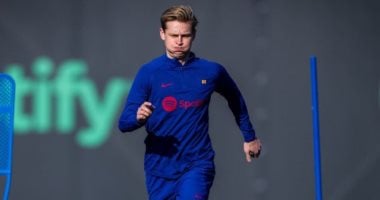 تطورات مثيرة في مفاوضات تجديد عقد دي يونج مع برشلونة في الأفق