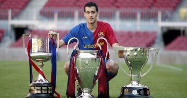 بوسكيتس يختتم مسيرته مع برشلونة بعد تحقيق 32 لقبًا بارزًا