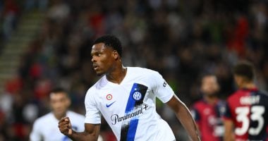 مانشستر سيتي يسعى لتأمين صفقة دينزل دومفريس خلال فترة الانتقالات الشتوية