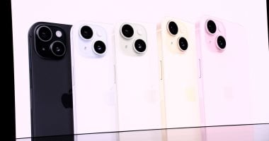 أبل تقدم لمستخدمي آيفون 14 و15 شهرًا إضافيًا من خدمات الأقمار الصناعية