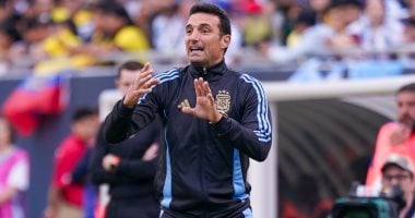 سكالوني يخطو خطوة نحو تجديد عقده مع منتخب الأرجنتين لكرة القدم