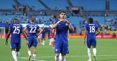 نيتو يتوج بجائزة هدف الشهر في صفوف تشيلسي وسط إشادة واسعة