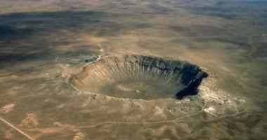 اكتشاف آثار اصطدام جسم فضائي عملاق بسواحل بريطانيا قبل 43 مليون عام